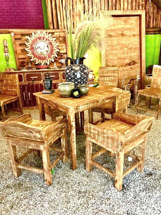 Mesa 70×70 4 Cadeiras — Pó Di Serrage